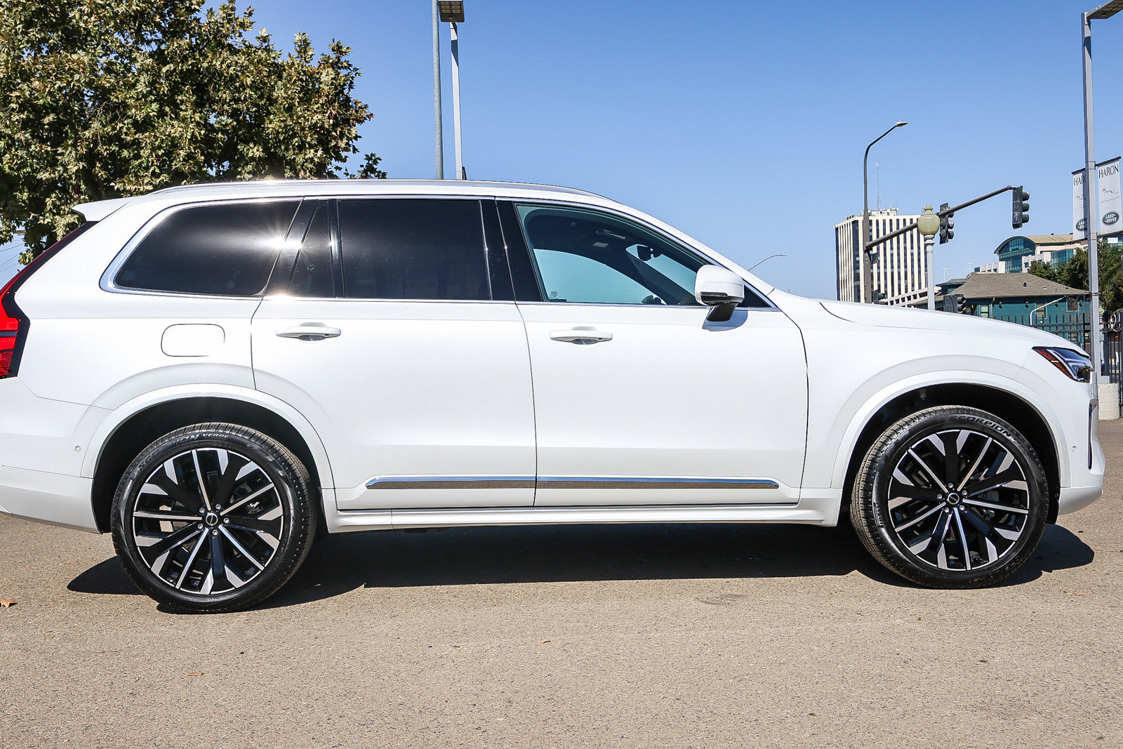 Used 2026 Volvo XC90 B6 Plus w/ Protection Package AWD/4WD image 4