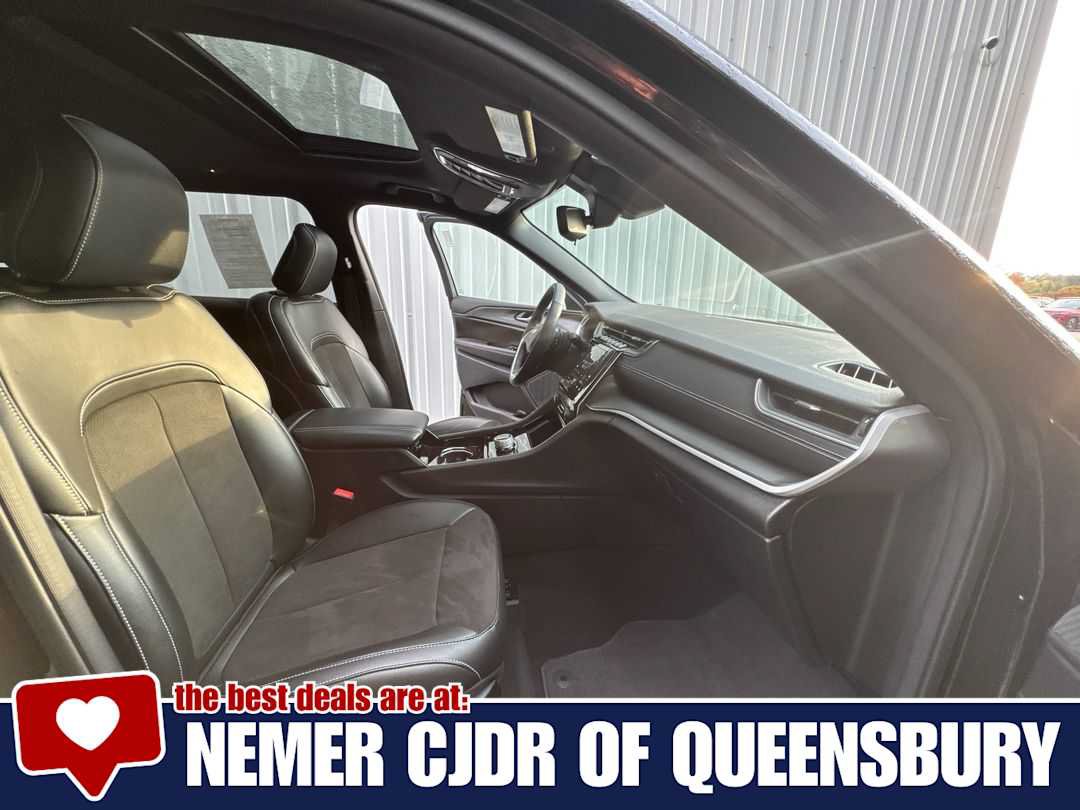 Used 2023 Jeep Grand Cherokee L Laredo AWD/4WD image 25