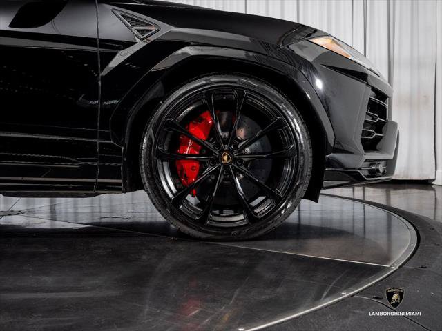 Used 2022 Lamborghini Urus AWD/4WD image 16