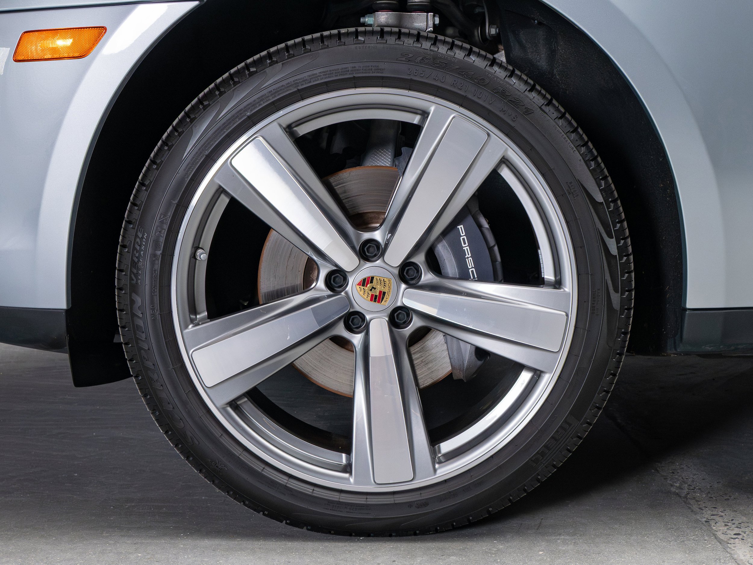 Certified 2025 Porsche Macan AWD/4WD image 15