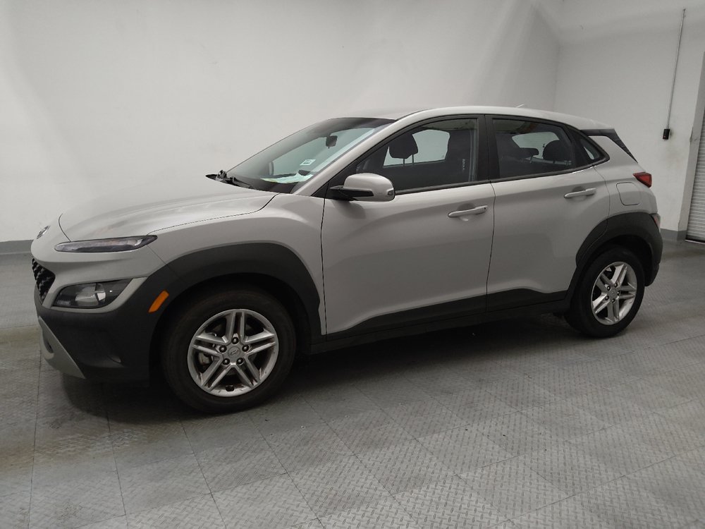 Used 2023 Hyundai Kona SE FWD image 2