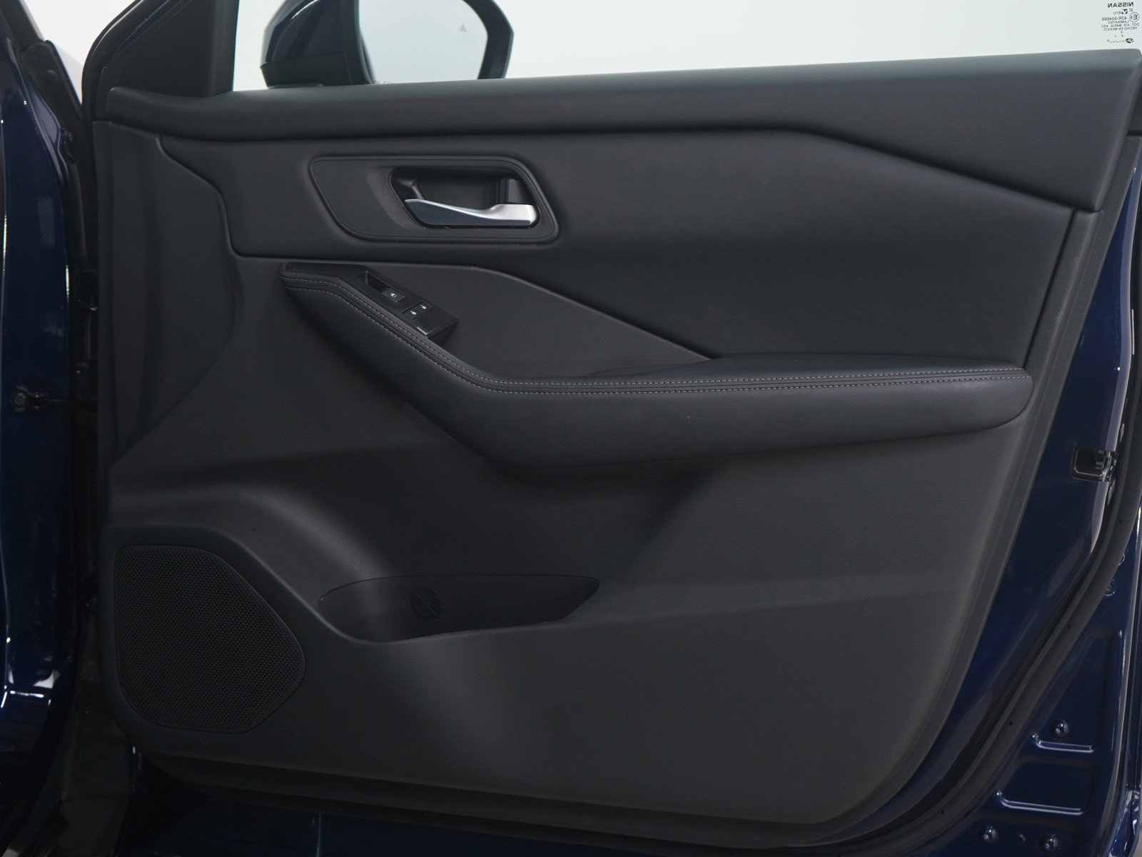 Used 2025 Nissan Rogue SV image 12