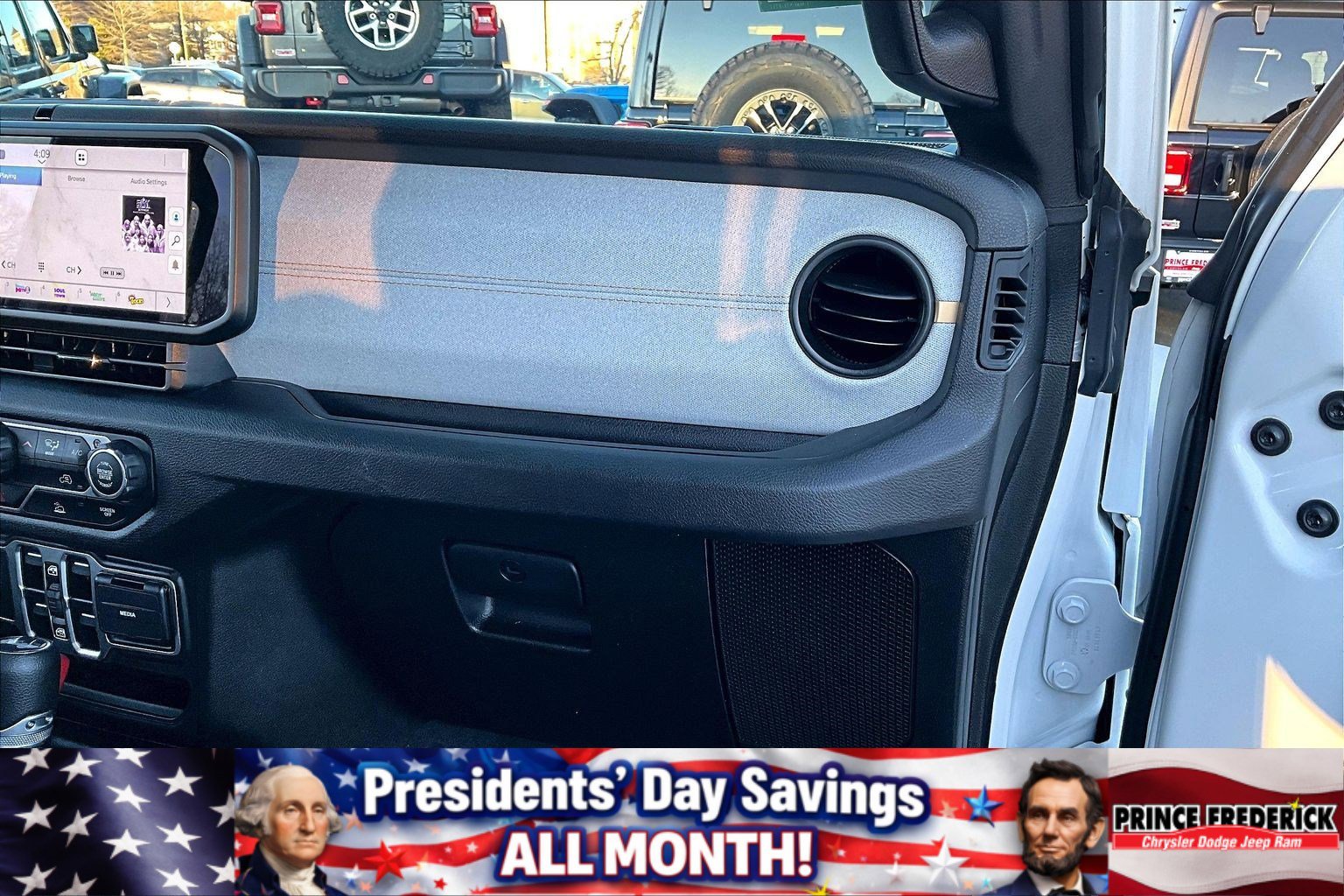 Used 2025 Jeep Wrangler Sport S image 13