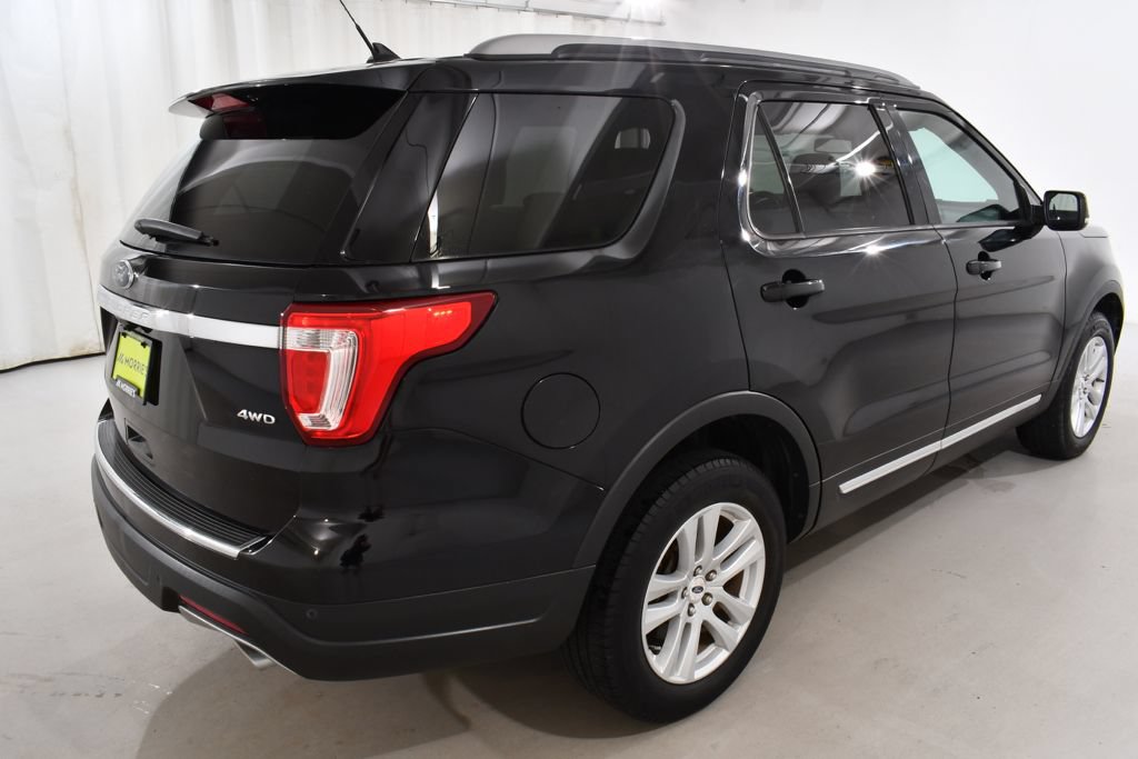 Used 2018 Ford Explorer XLT w/ Equipment Group 202A AWD/4WD image 11