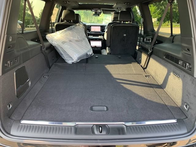New 2026 Jeep Grand Wagoneer L Summit w/ Premium Group III AWD/4WD image 4