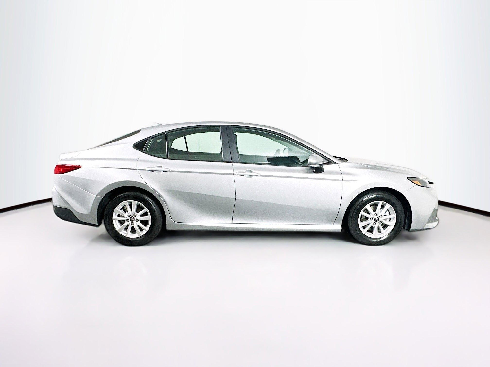 Used 2025 Toyota Camry LE image 10