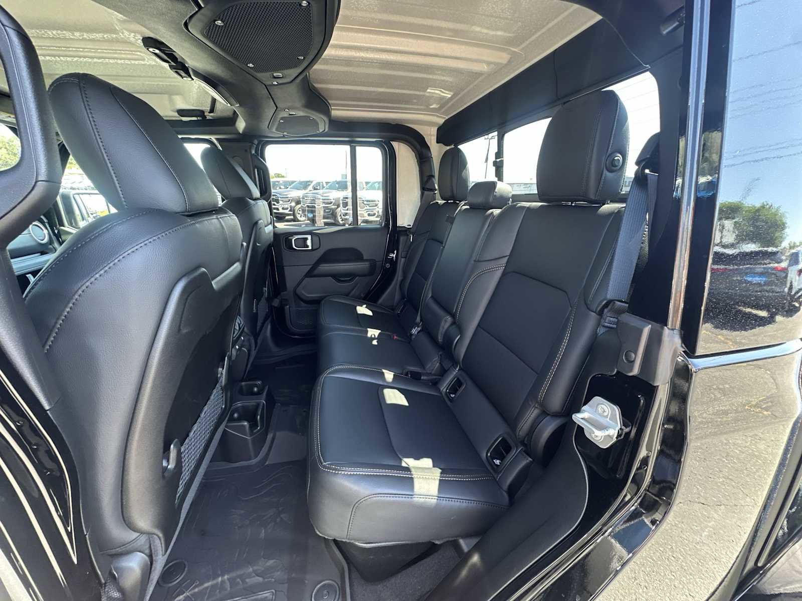 New 2025 Jeep Gladiator Sport image 23