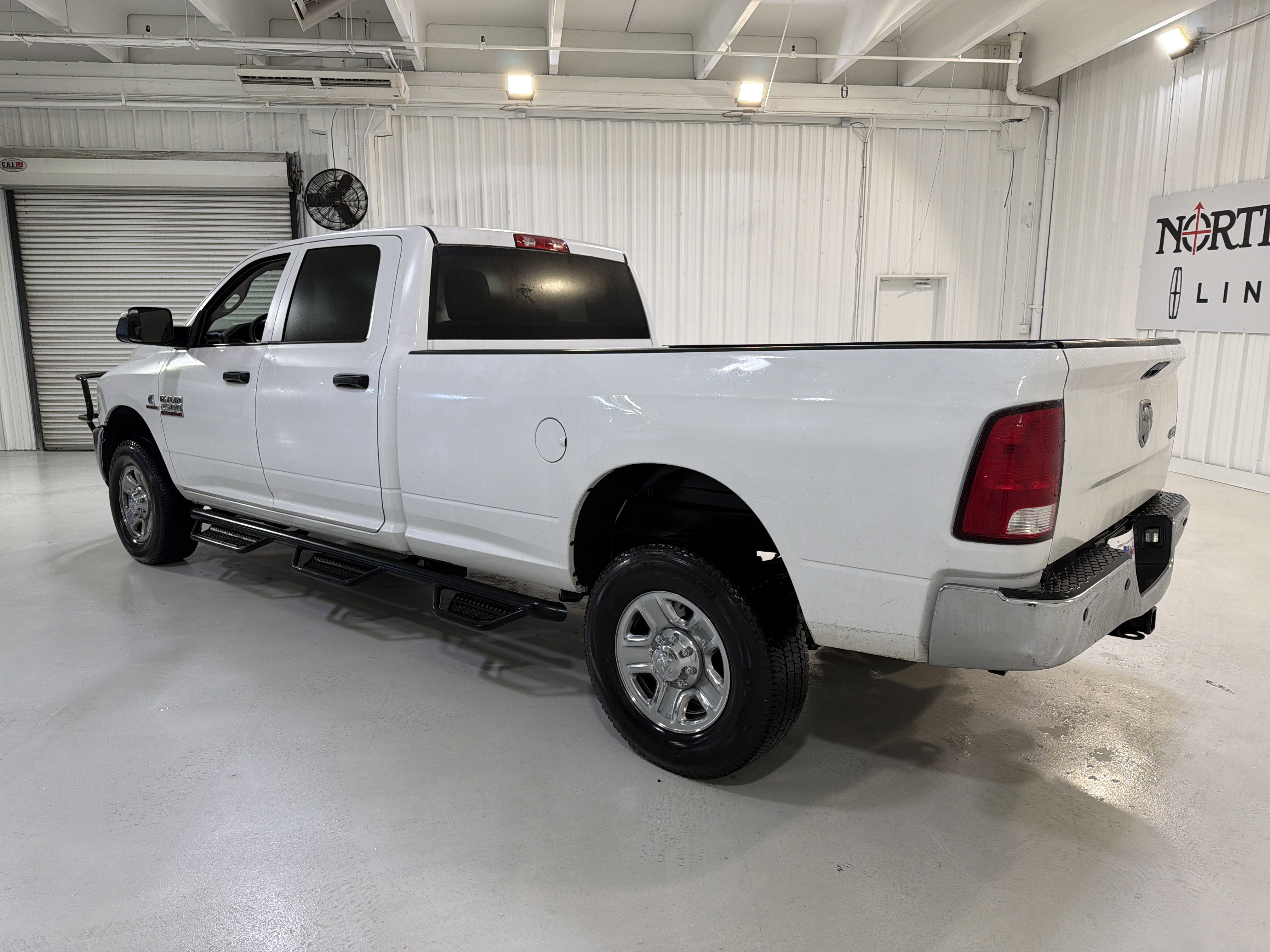 Used 2018 RAM 2500 Tradesman w/ Chrome Appearance Group AWD/4WD image 3