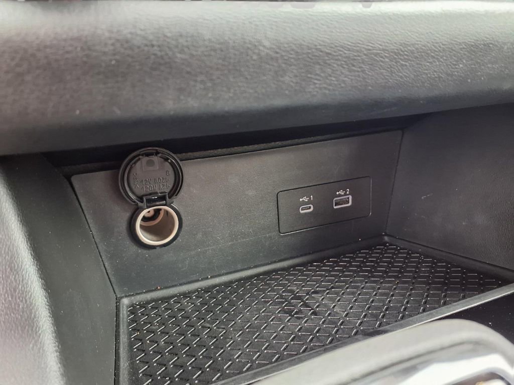 Used 2025 Nissan Pathfinder SV image 8