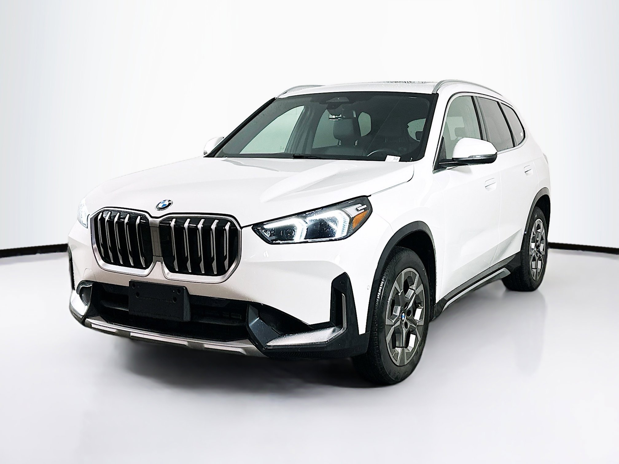 Used 2025 BMW X1 xDrive28i image 3
