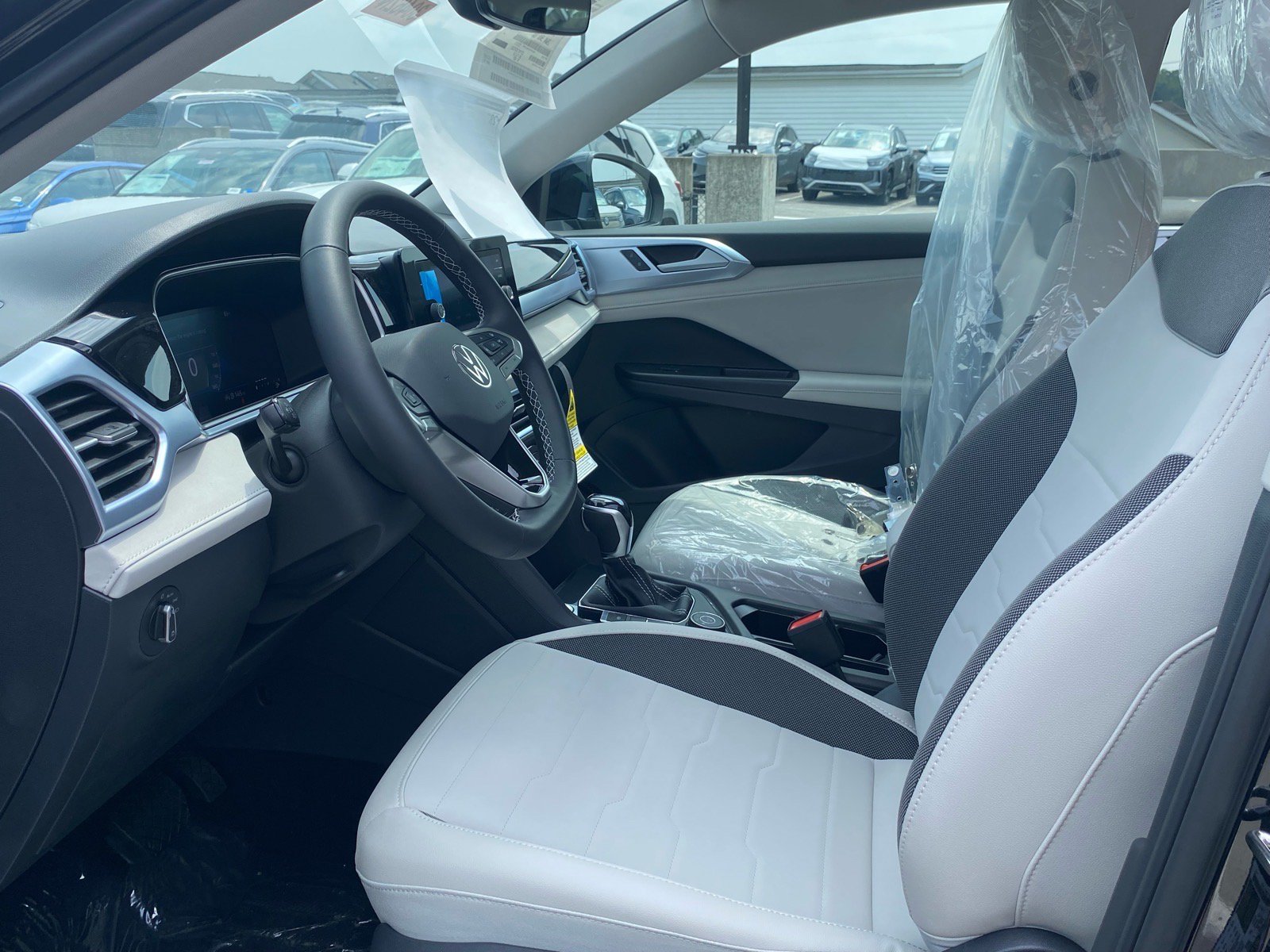 New 2026 Volkswagen Taos SE AWD/4WD image 8