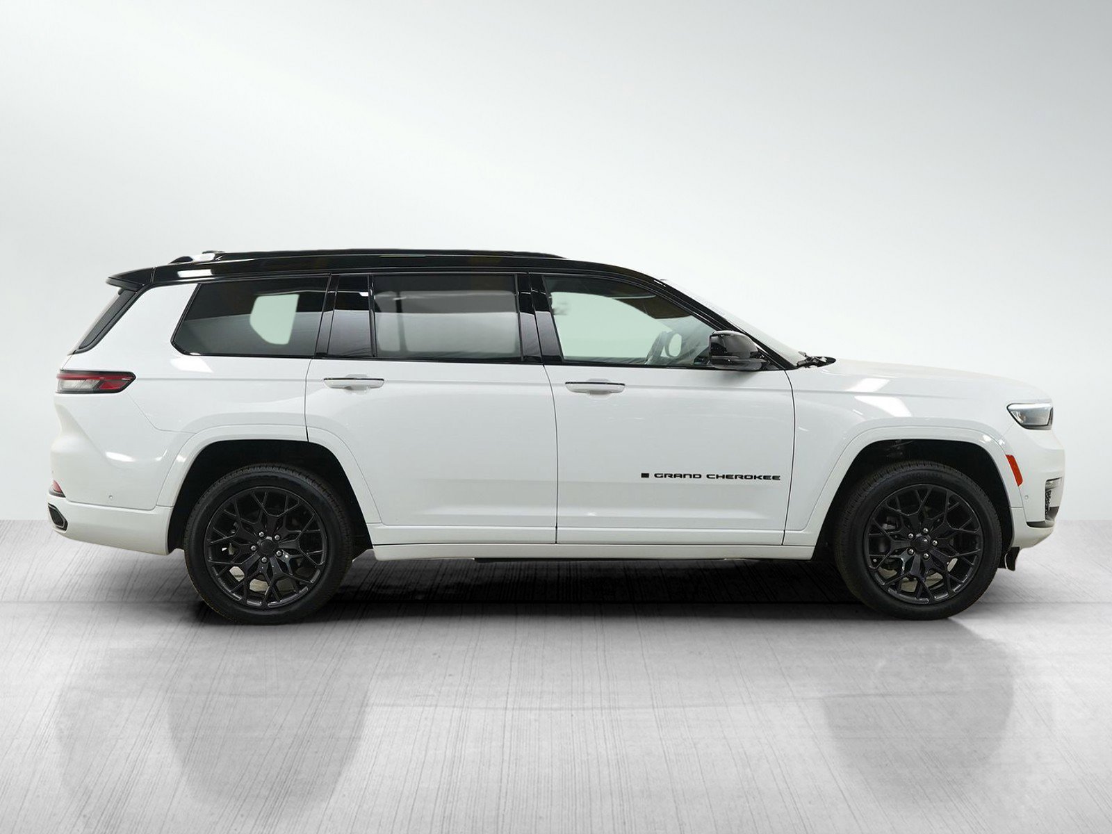 Used 2023 Jeep Grand Cherokee L Summit image 6