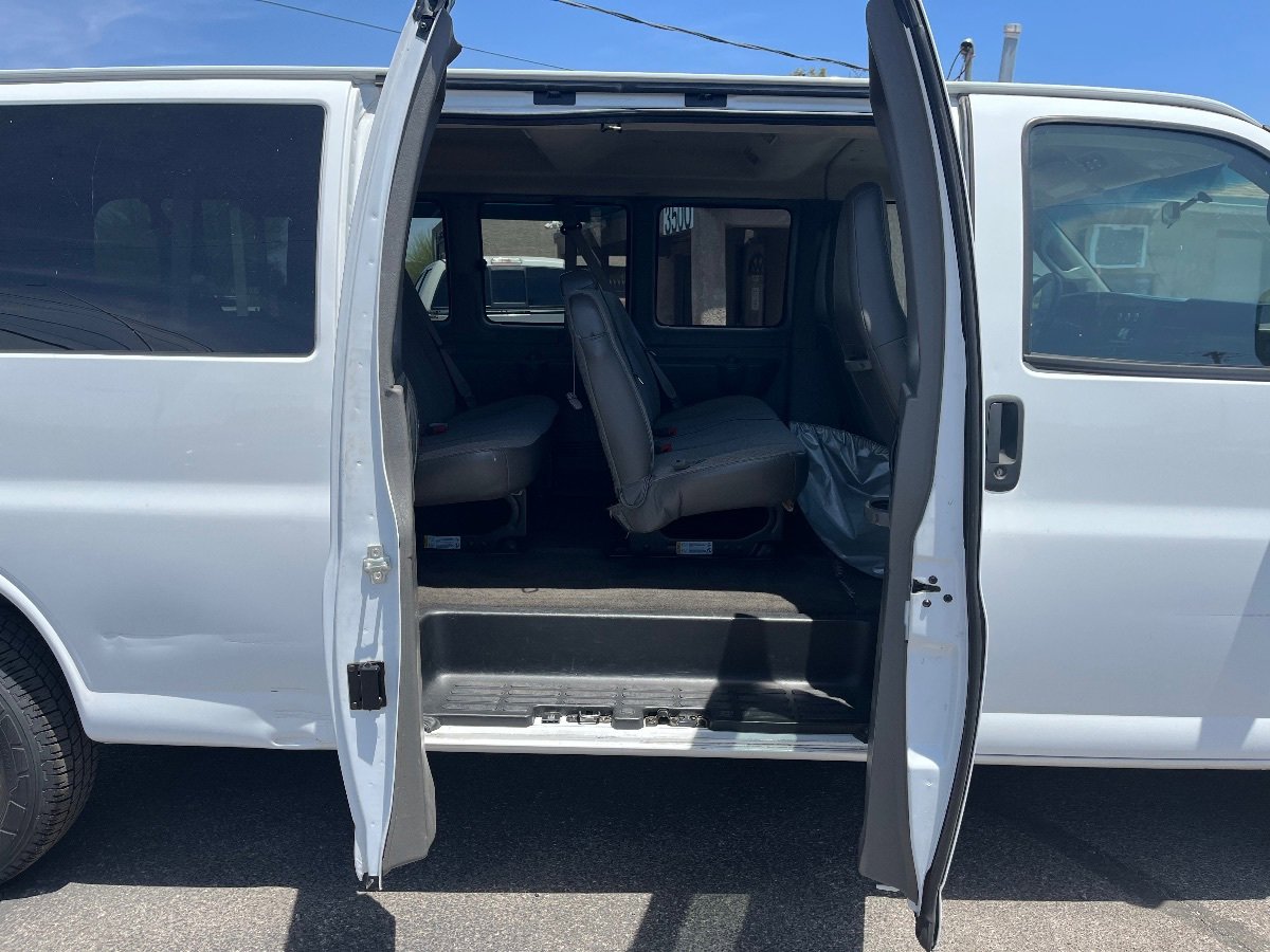 Used 2017 Chevrolet Express 3500 LT w/ LT Preferred Equipment Group RWD image 30