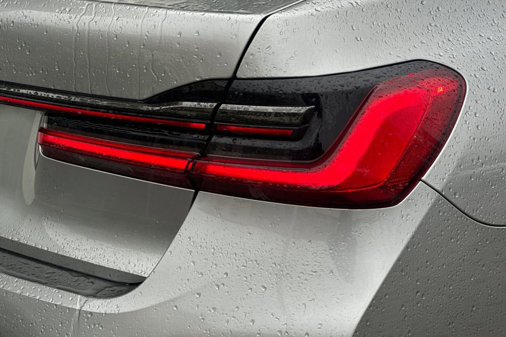 Used 2020 BMW 740i w/ M Sport Package image 29