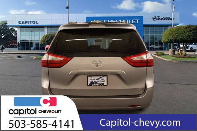 Used 2018 Toyota Sienna LE FWD image 3