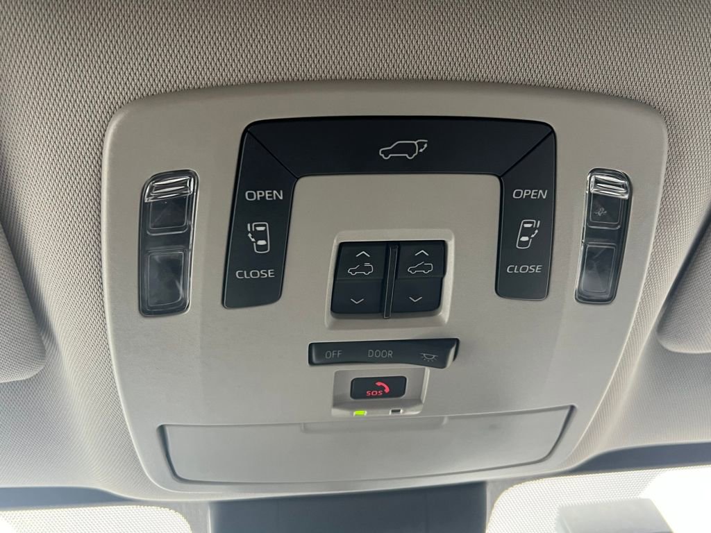 Used 2024 Toyota Sienna XLE image 35