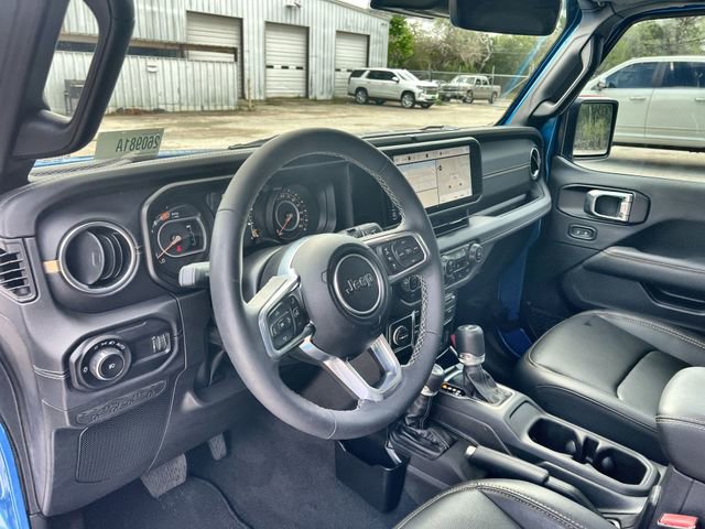 Used 2025 Jeep Wrangler Unlimited Sahara w/ Safety Group AWD/4WD image 11