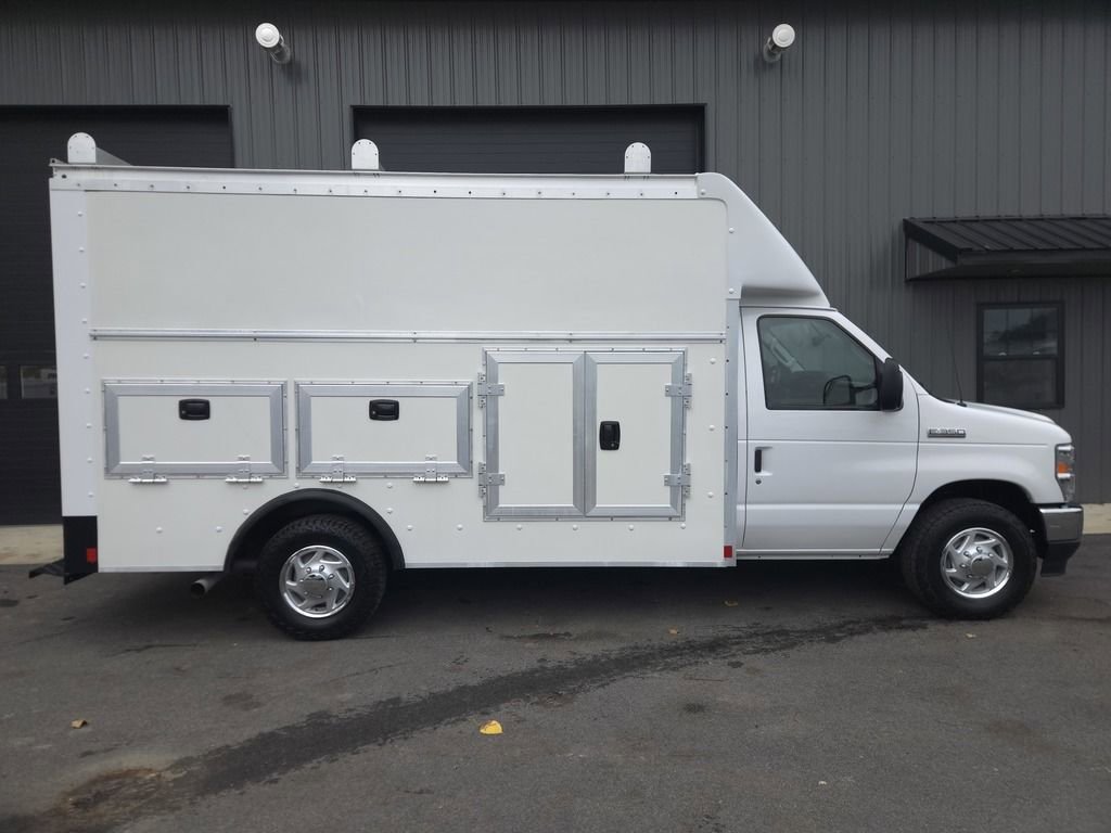 Used 2022 Ford E-350 and Econoline 350 Super Duty w/ Power Windows & Locks Group RWD image 5