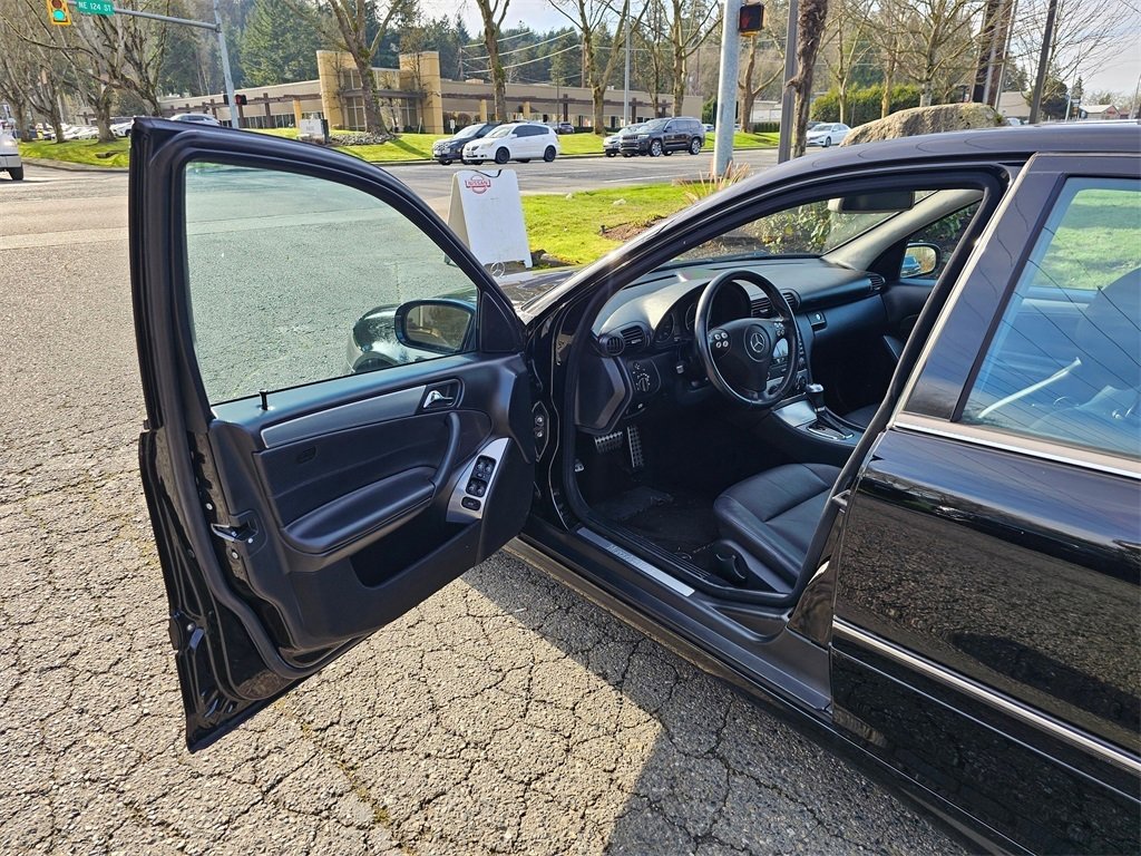 Used 2006 Mercedes-Benz C 230 Sedan image 23