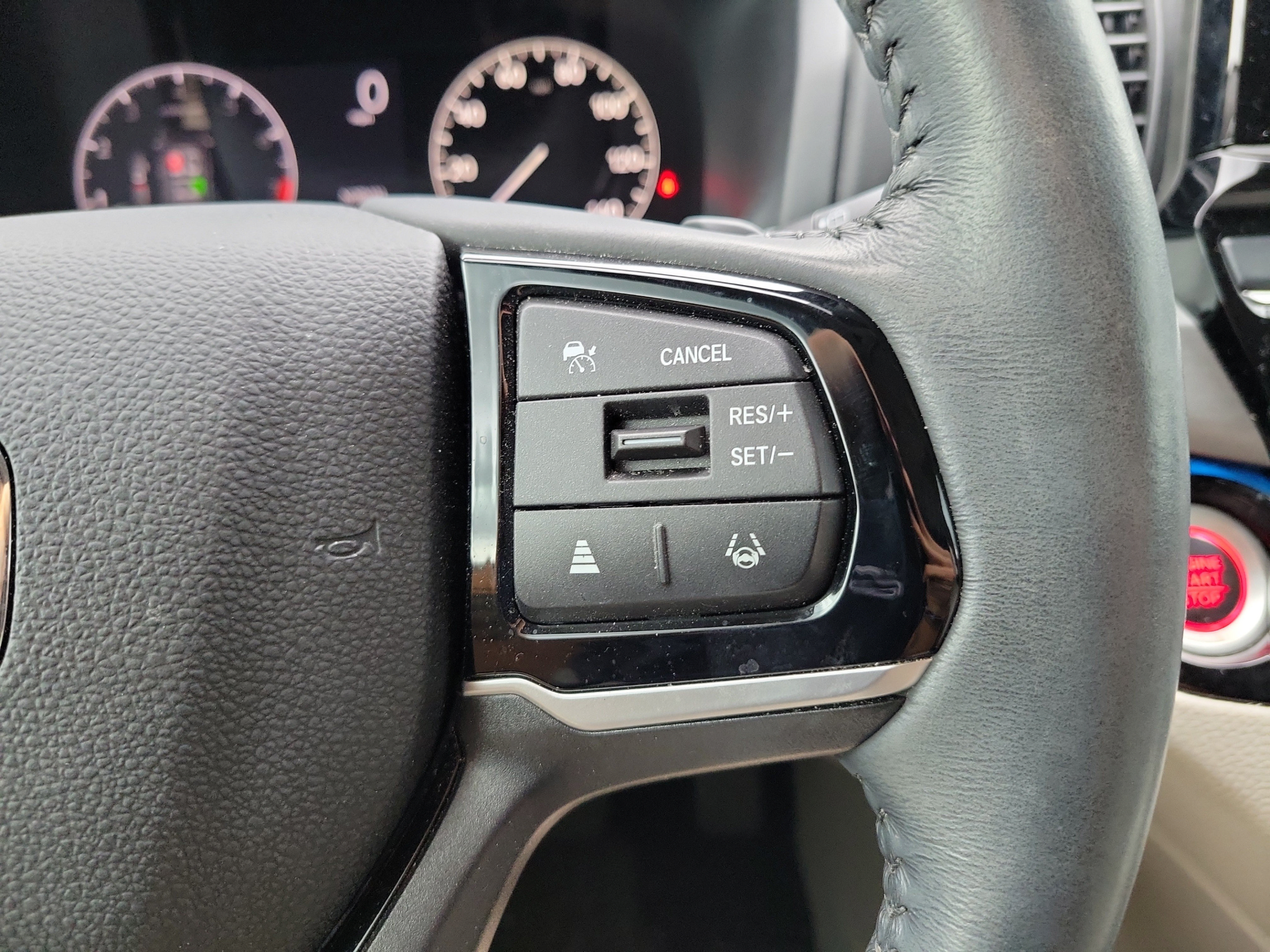 Certified 2025 Honda Odyssey Touring image 31