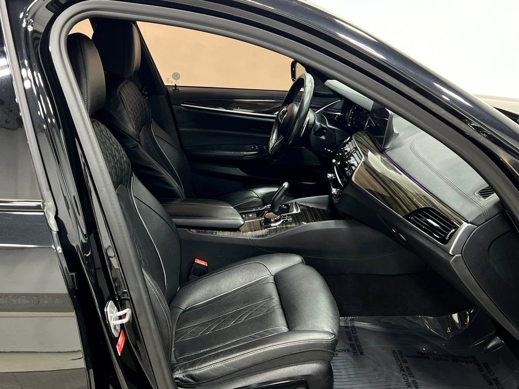 Used 2018 BMW M550i xDrive image 34