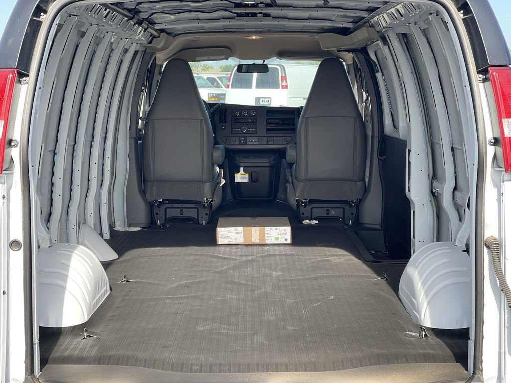 New 2025 GMC Savana 2500 Extended w/ Driver Convenience Package image 21