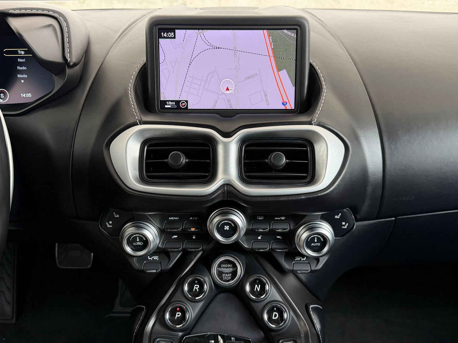 Used 2022 Aston Martin V8 Vantage Roadster image 14