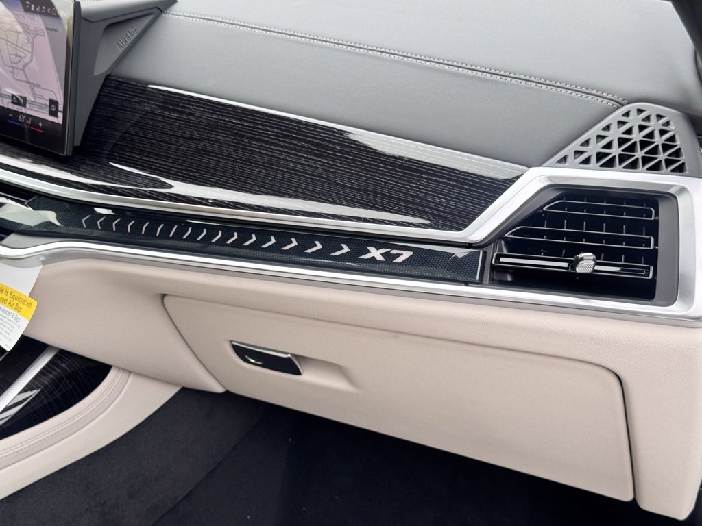 Used 2026 BMW X7 xDrive40i w/ Executive Package image 27