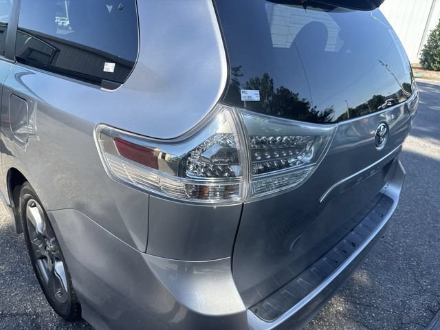 Used 2017 Toyota Sienna SE Premium FWD image 35