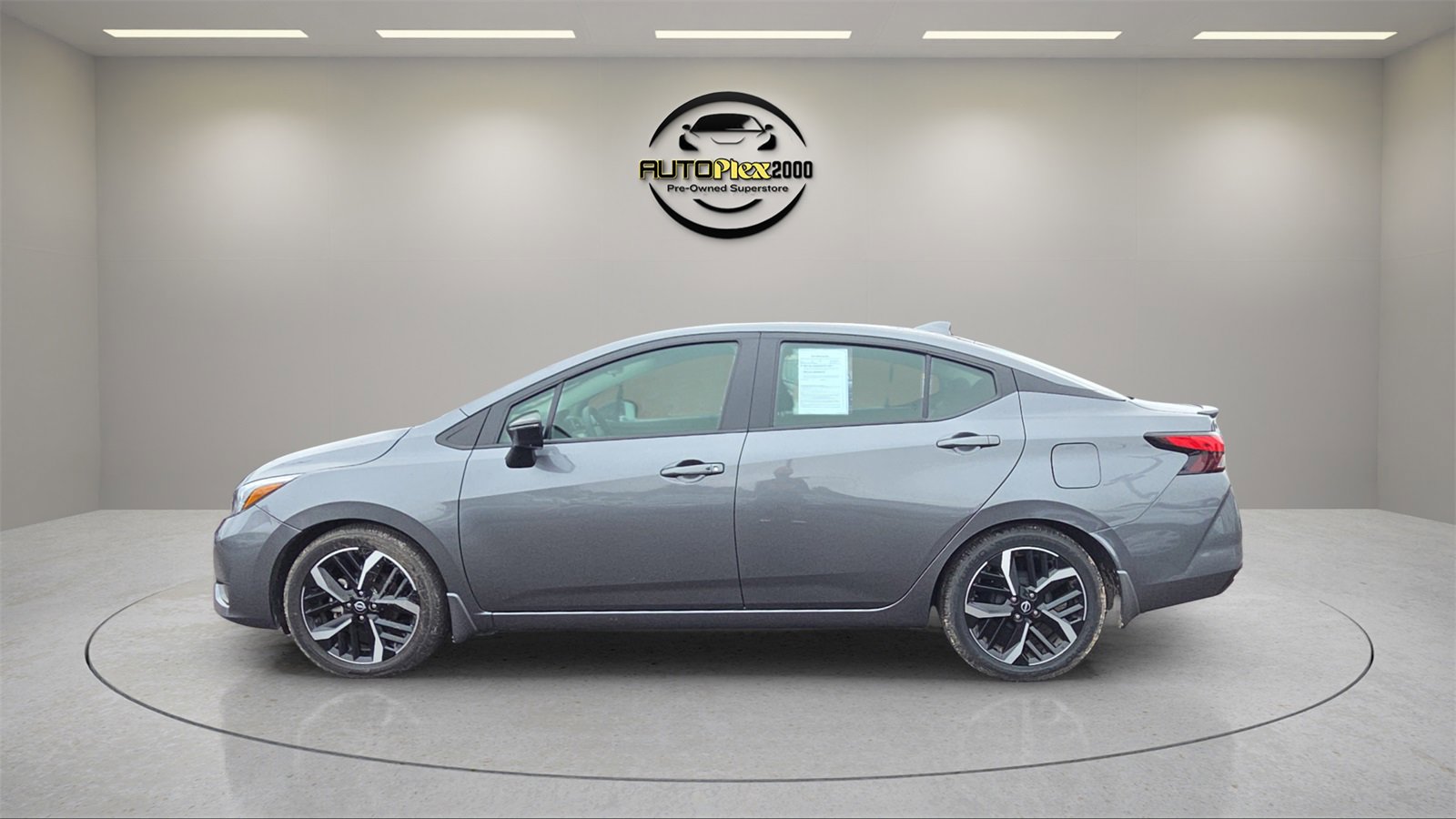 Used 2023 Nissan Versa SR w/ Trunk Package image 4