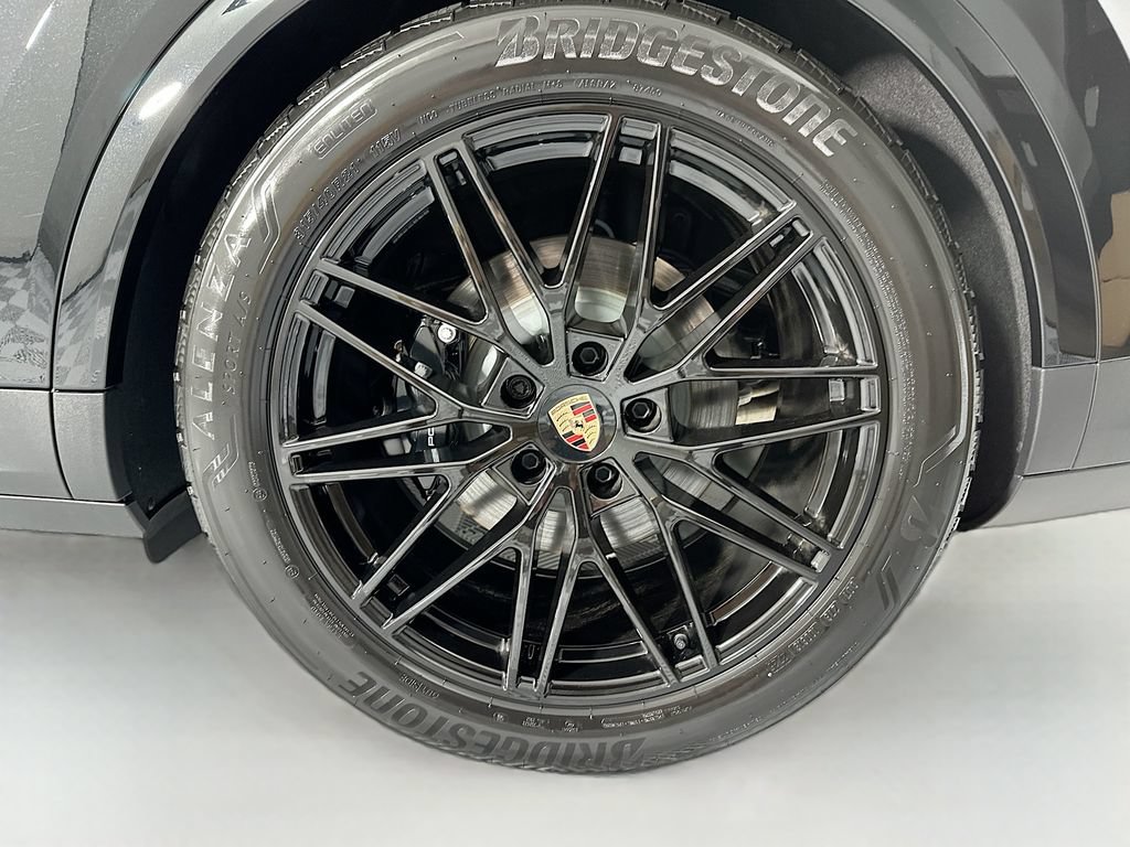 New 2026 Porsche Cayenne AWD/4WD image 32