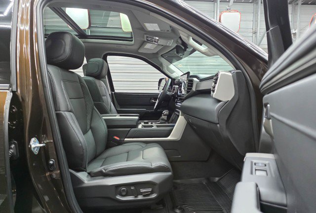 Used 2023 Toyota Tundra Limited AWD/4WD image 18