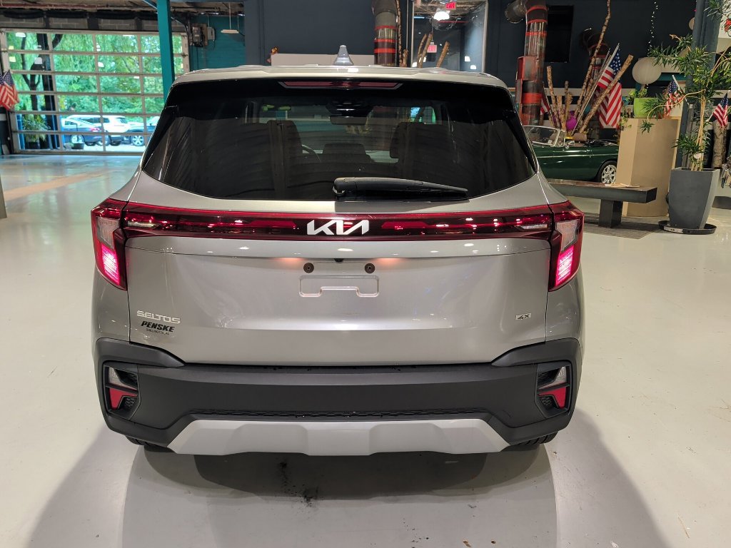 Used 2024 Kia Seltos LX AWD/4WD image 12