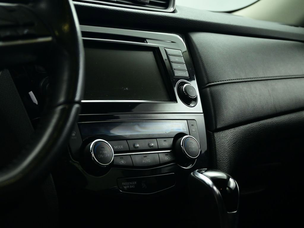 Used 2018 Nissan Rogue SV image 57