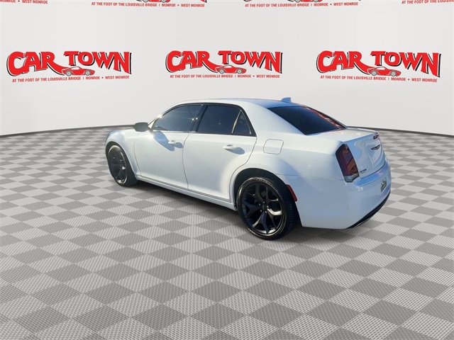 Used 2023 Chrysler 300 Touring w/ Sport Appearance Package image 6