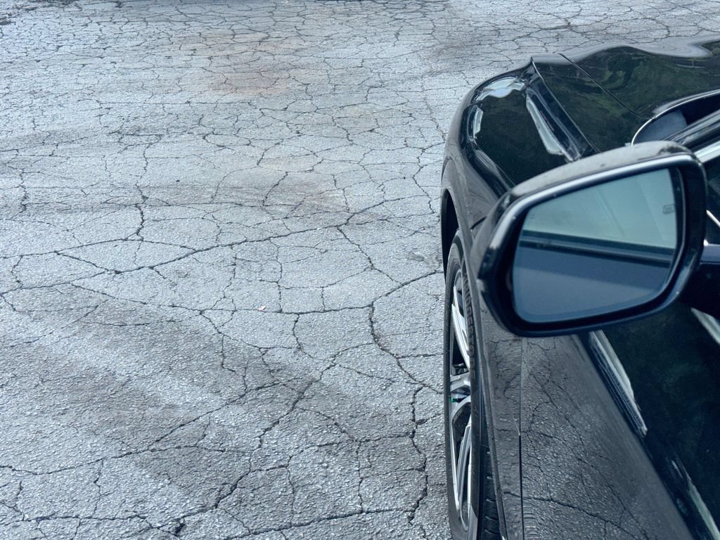 Used 2024 Cadillac Lyriq Luxury AWD/4WD image 11