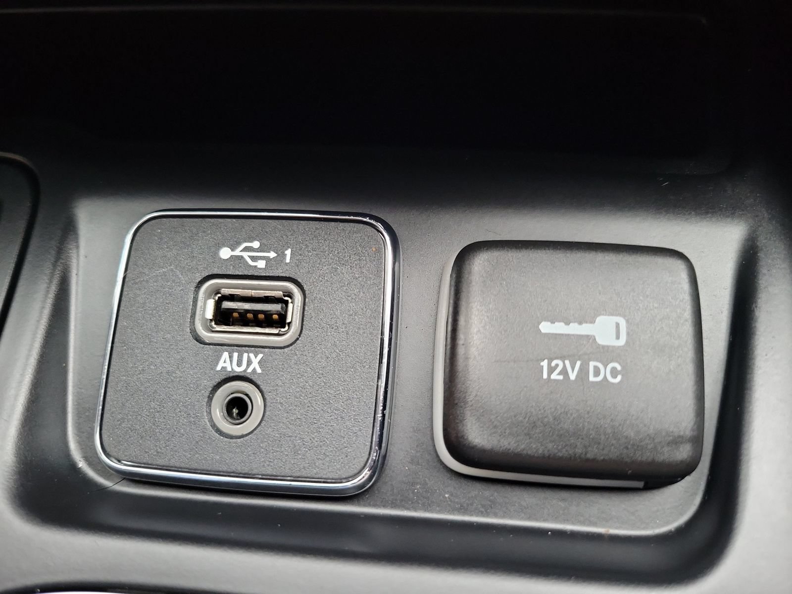 Used 2020 Jeep Cherokee Limited FWD image 22