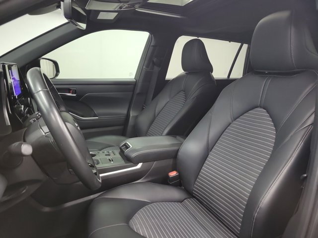 Used 2024 Toyota Highlander LE image 22