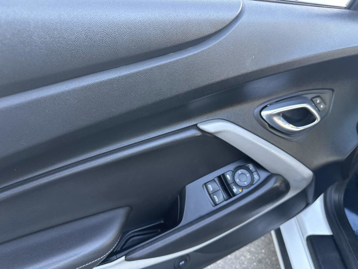 Used 2020 Chevrolet Camaro LT image 29