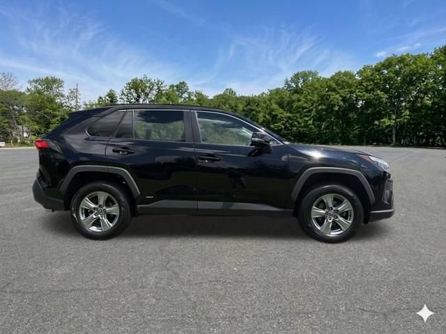 Used 2022 Toyota RAV4 XLE AWD/4WD image 10