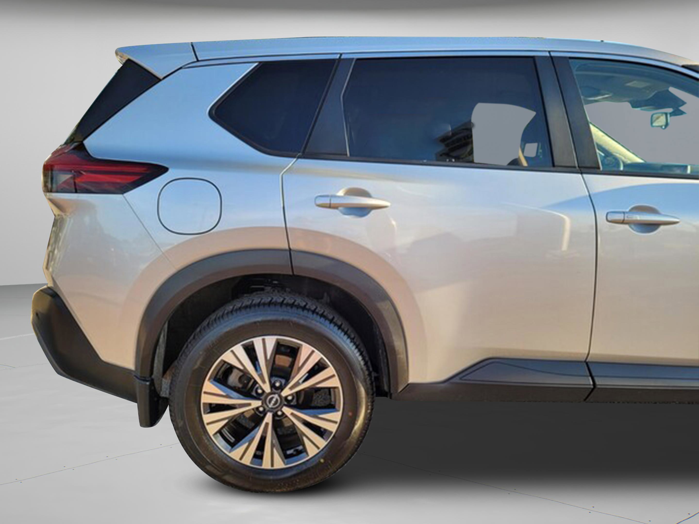 Used 2023 Nissan Rogue SV image 34