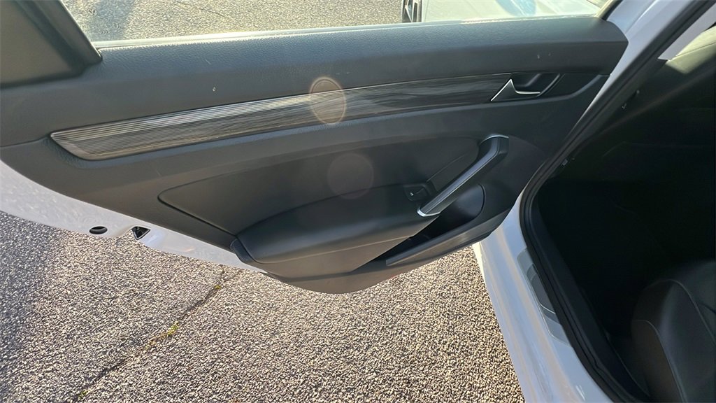 Used 2020 Volkswagen Passat 2.0T R-Line image 20