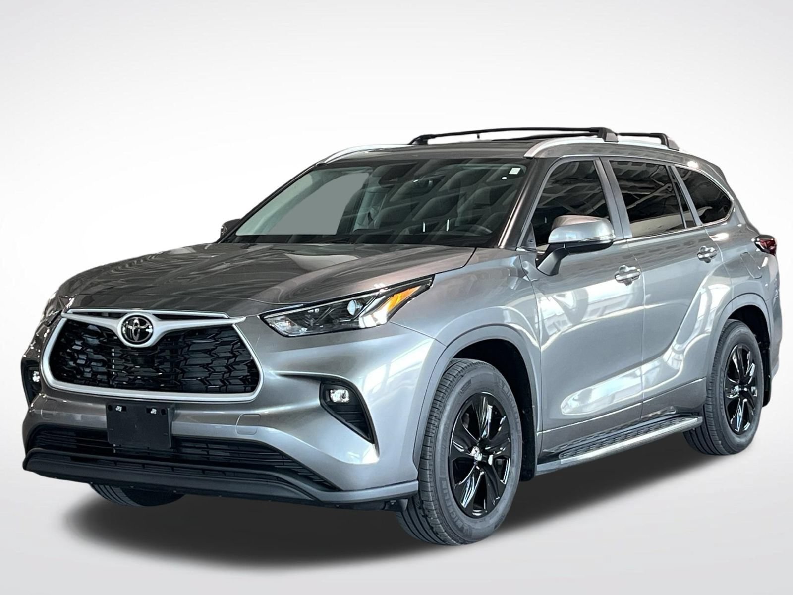 Used 2025 Toyota Highlander XLE FWD image 4