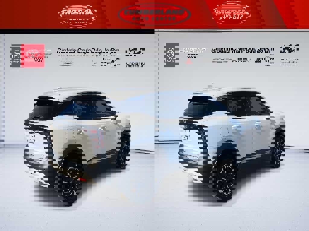 Used 2025 Nissan Kicks SV image 8