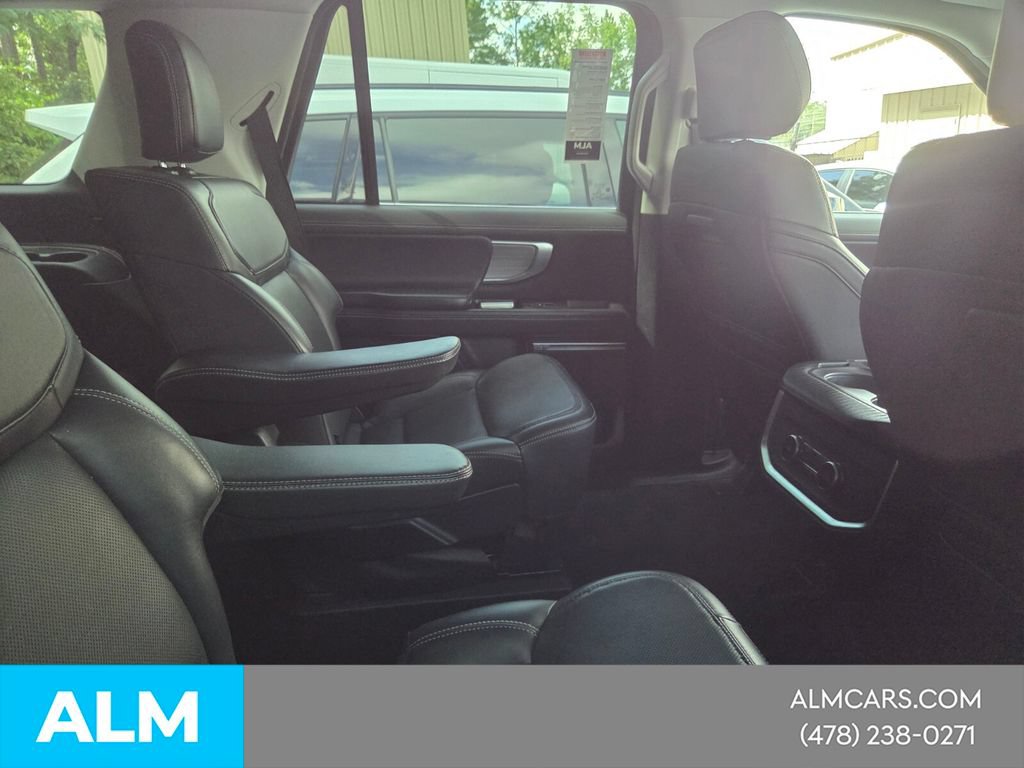 Used 2025 Ford Expedition Platinum AWD/4WD image 20