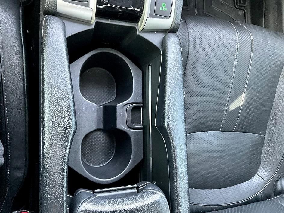 Used 2017 Honda Civic Touring image 22