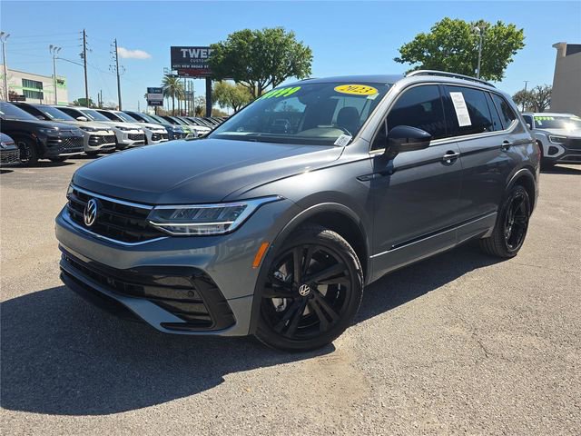 Used 2023 Volkswagen Tiguan SE R-Line image 31