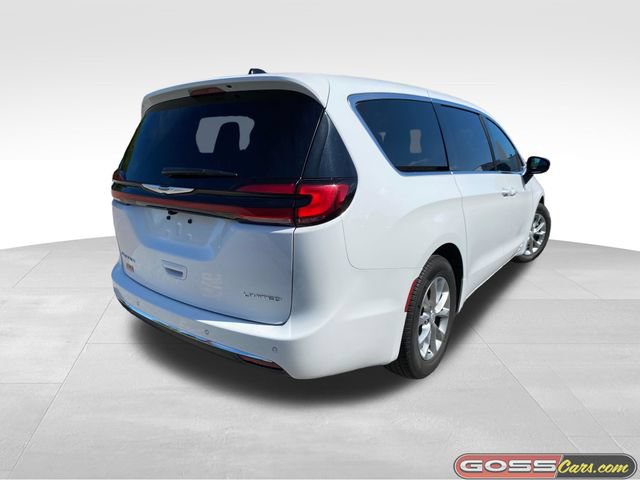 Certified 2026 Chrysler Pacifica Limited FWD image 3