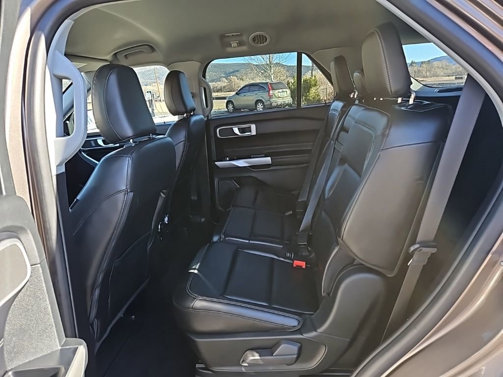 Used 2021 Ford Explorer XLT w/ Equipment Group 202A image 14