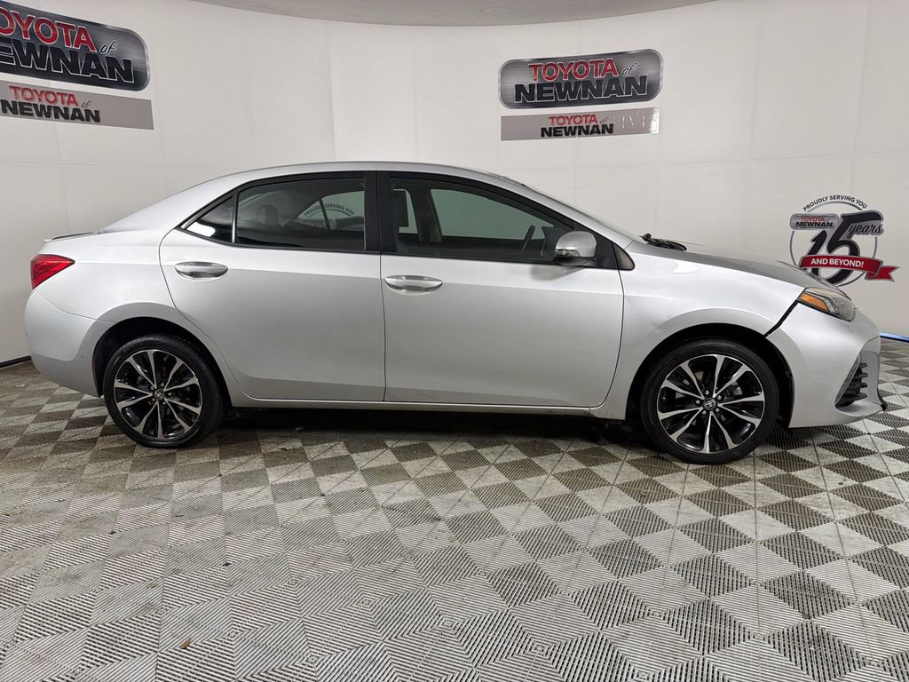 Used 2019 Toyota Corolla SE FWD image 2
